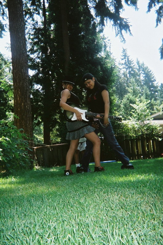  mi hermana  y yo en mi  back  yard 







*Mas Informacion en su Nick