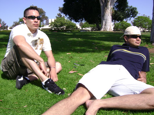 Hola como estan? pues aqui mi amigo y yo Eddie tomando un pequeno descanso en San Diego....
