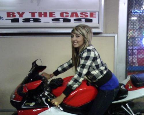 soy una chava que le gusta la agrenalina tambiien m facienan las motos soy una fan!