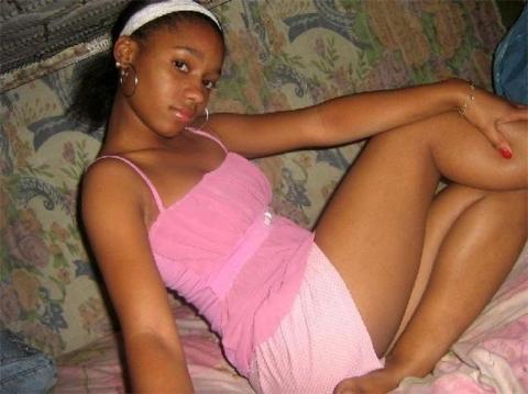 hola, soy africana y me gustan los morenitos, y me gustaria conocer chicos guapos, inteligentes y ricos...y pasar un rato de cotorreo...les mando un beso smuak....