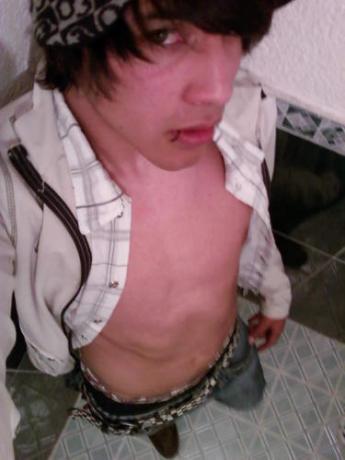 am.............. se me olvido la otra cuentha aii k poes akii asiiendo new cuentha hahahahaha saludos y poes saludos y poes saludos y asii hahahahahaha kamraz