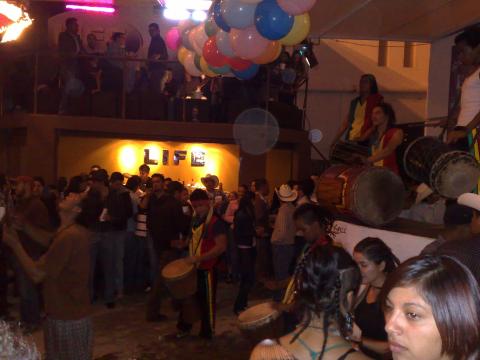 aki kon mi ensamble rokando en la feria espero y lkes agrade
