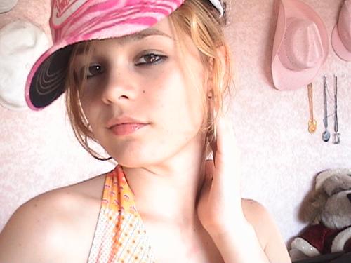 Bueno tengo 16 aÃ?Â±os soy de Monterrey a ver que les parese mi foto .  para los chicos guapos que quieran contactarme dejen su mail . CESAR_KCOS18@HOTMAIL.COM