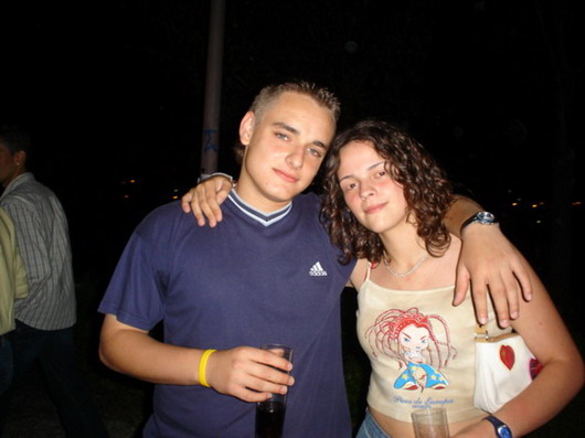 pos salir con los amigos...star cn kien yo kiero...y las ke me kieren saber lo preguntar!! jejeje y pues bueno pame aqui ets ami perfil como lo prometi
jeje



*Mas Infrormacion en su Nick