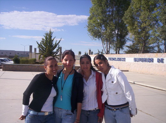 HOLA SOMOS DE FRESNILLO, ESTUDIAMOS INFORMATICA 
SI QUIEREN ESCRIBIRNOS A: flor_bsb_@hotmail.com



*Mas Informacion en su Nick