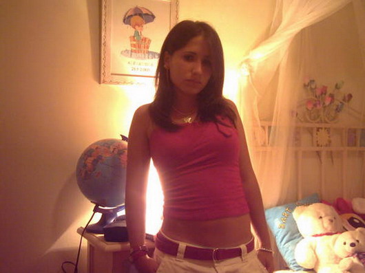 SOY ROMANTICA, TIERNA, DETALLISTA, DIVERTIDA, ALEGRE, SINCERA Y SOBRE TODO MUY DIRECTA, MUY JOVIAL, MUY POSITIVA, AUNQUE A VECES ENOJONA, CREO QUE LA GENTE QUE ESTA A MI LADO ES POR QUE VERDADERAMENTE ME QUIERE. A Y POR SI PREGUNTAN COMO ME LLAMO MI NOMBRE ES ALEJANDRA CITLALLY

*