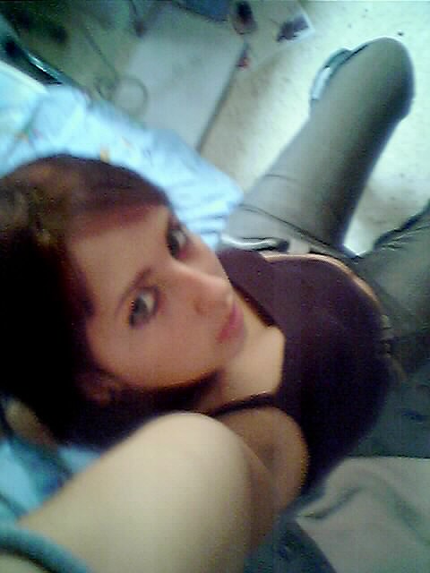 mi name es anabel y soy muy alegre tengo aficiones pero puff me tardari un buen en ponerlas, tengo 14 y los cumpli   el 29 de septiempre pero aun se aceptan regalos. hehehehe aa voten por mi perfil. no ean mala onda. hehehe bueno bye se portan mal para q inviten, mi correo es   anabel_lok@yahoo.com.mx y ay los agrego a mi messenger

*Mas Informacion en su Nick