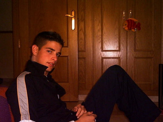 hola, me gustria conocer personas nuevas, mujeres lindas, pero sobre todo amigos, me llamo antonio tengo 20 soy de torreon coah, trabajo y estudio, ah y creo que soy buena onda, no se bailar pero me gustaria aprender, ayudame si? jajaja bye te espero 