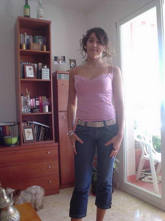 mi name es cristina tengo 17 aÃ?Â±os y megusta salir de fiest, estar cn los amigos,ir al gym y estar en la playa en veranito clarooooo!!!!





*Mas Informacion en su Nick