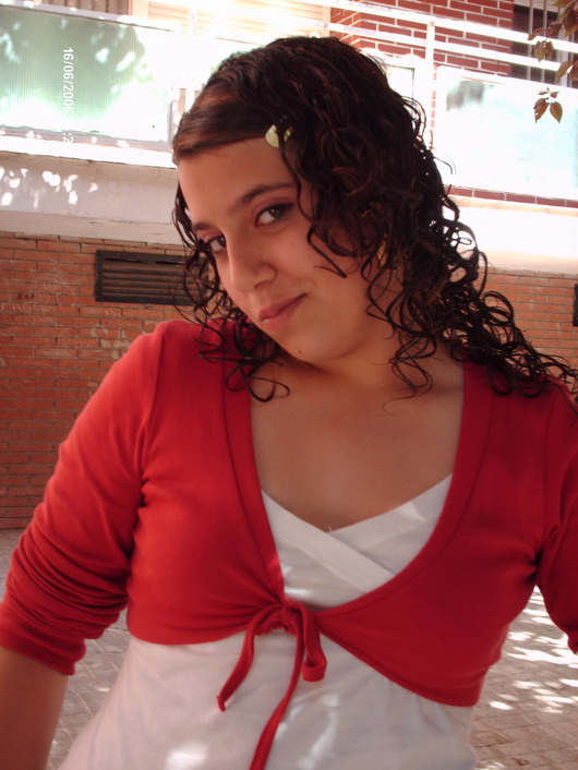 tierna, sencilla, alegre, entregada, divertida, em encanta el cine, soy detallista, me gusta mucho bailar y platicar. siempre digo lo k pienso y lo k siento. 
