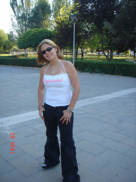 hola, me llamno laura, tengo 14 aÃ?Â±os y pues me gusta la pachanga e irme de rol por ahy el cine etc... soy extrovertida y habece slago inquieta jajaja bueno pues auqi le sdejo mi perfil adios.