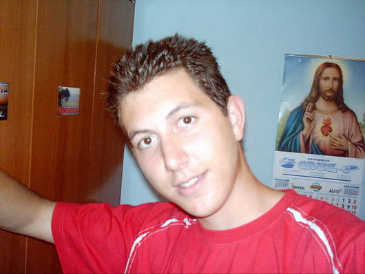 hacer dporte, scuxar musik,salir de fiesta,y estar bien diespierto listo apra divertirme, simapatico, y agradable.