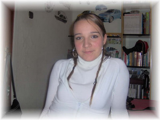 Me considero una persona sencilla, sensible,amigable, no me gustan las mentiras, soy romantica y detallista, soy algo introvertida, me gusta conocer gente nueva y me gustaria que me conocieran mejor. 
