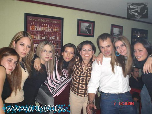 Hola me llamo violeta, quisiera concoer chavos gaupisimos pero en verdad guapisismos de zac. que tengan actidud juvenil, que les guste el revent, que sean cool etc... pongan sus mail pero OJO solo agregare alos mas convincentes. a si quieren conocerme mas.. tengo mas foto en los antros en la pagina de accesoz.com en el gaudi o dublin, bueno chavos bye