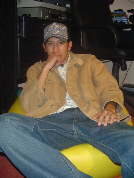 Aver aver... ya era hora de que mandara otra foto mia... la otra estaba muy vieja!!! jajaja... escribanme... lobitomp3hotmail.com bye