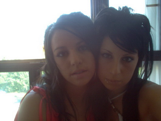 holassss pues ahorita yo la que esta subeindo al foto me llamo andrea y estoy con mi amiga luci, somos de zac, y pues que onda chavos? queremos conocer a niÃ?Â±os lindos y simapticos de aqui para que nos saquen a dar el rol por ahy, claro en buen plan, ya si apsa algo mas hehehe peus ya ahy que darle tiempo andre osea yo tengo 17 y luci 18 aÃ?Â±os degen sus mail para contactarlos. chao

*Mas informacion en su Nick