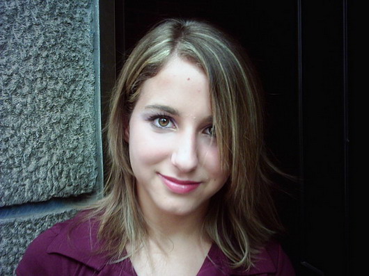 hola a todos mi nombre es maricarmen naci en gdl pero me considero 100% zacatecana porque he vivido aqui desde los 2 aÃ?Â±os, tengo 18 y soy muy simpatica y de repnete imperactiva jejej no ayo que hacer y me desespero. quisiera conocer alguien que me divirtiera.
