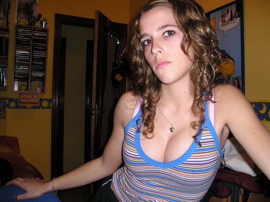 me considero una persona extremadamente felÃ­z sincera,y sencilla,soy alegre y me gusta convivir con los seres que tambien me quieren,odio mentiras,poses,hipocresÃ­a,soy muy soÃ±adora y me gusta ponerme metas en mi superacion y alcanzarlas. me gusta que los chavos sean divertidos e inteligentes. espero mensajes.
