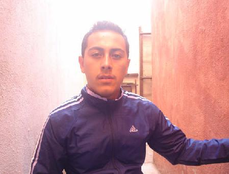 Me llamor Ricardo, estudio en la utez, me gusta jugar fut, escuho mucho musica, me gusta el relajo, soy alivanado con las presonas