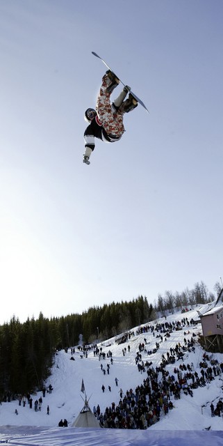 soy el de la plallera de volcom gris y esta es mi foto. cuando ando en el air garden  en telluride colorado.

si quieres conoserme mas este es mi email.  estrada665@hotmail.com tengo 17 y me gusta el grafiti y el amor.
fuser.